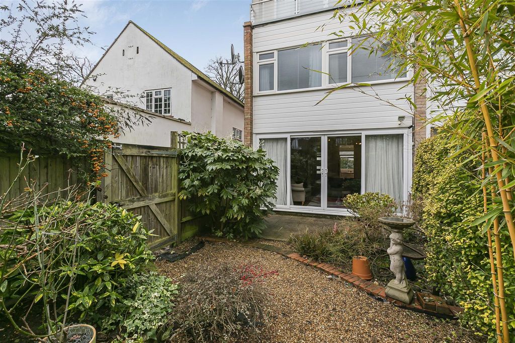 Additional image 27 of 4 bed town house for salePark Road, Kingston Upon Thames KT2