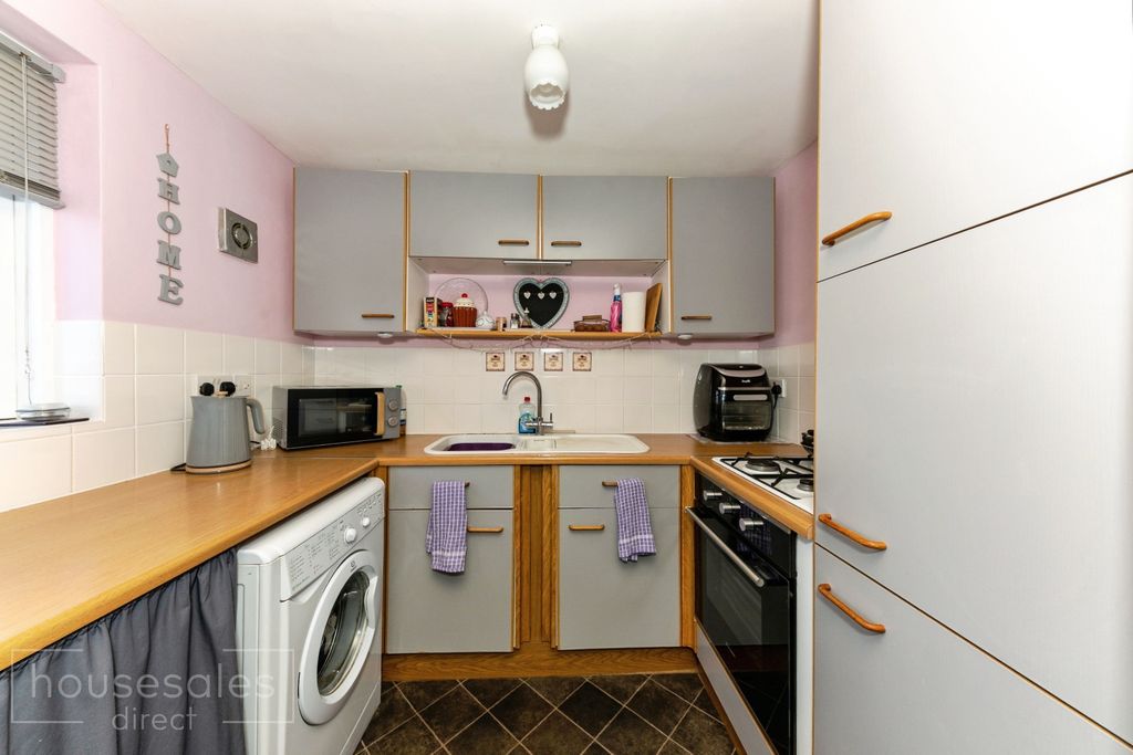 Additional image 10 of 1 bed flat for saleManor Court Manor Avenue, Grimsby DN32