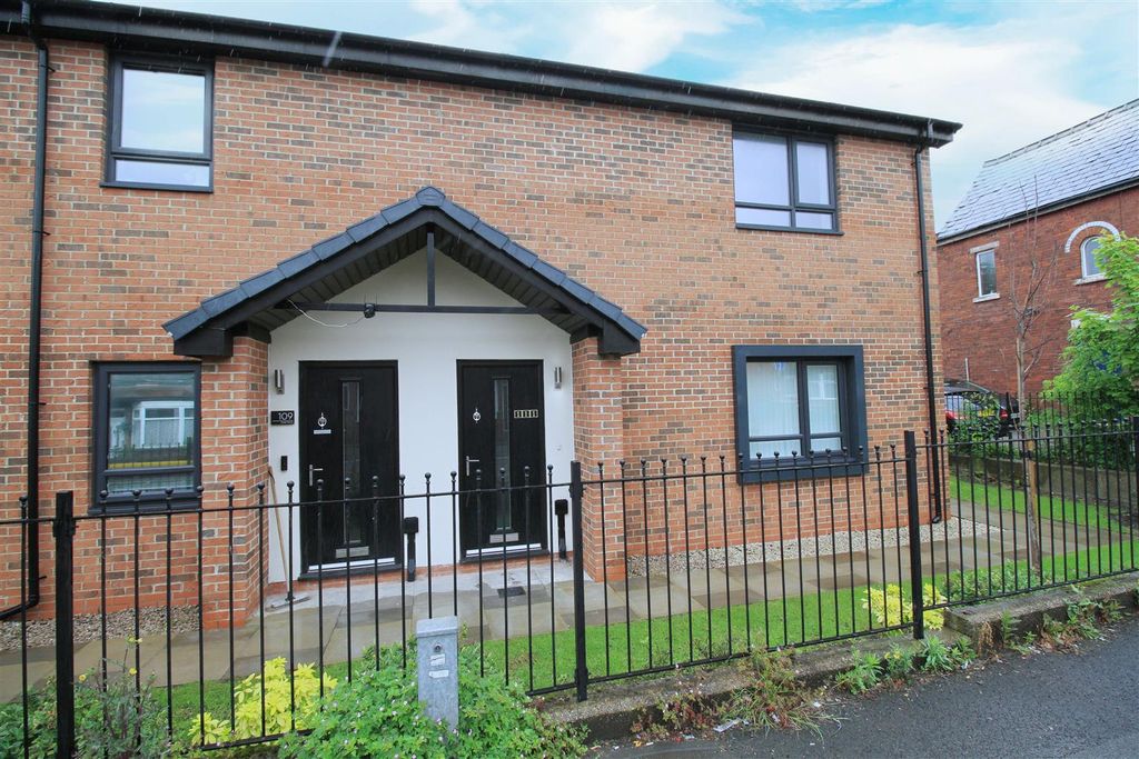 1 bed flat for saleHyde Road, Denton, Manchester M34