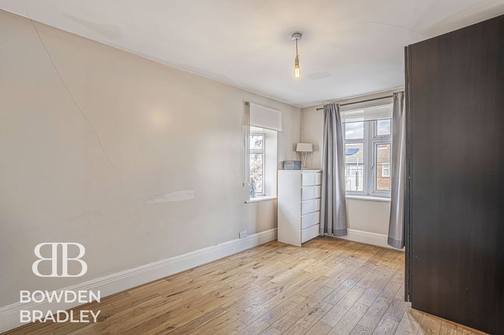 Additional image 25 of 5 bed property for saleAbbotswood Gardens, Clayhall IG5