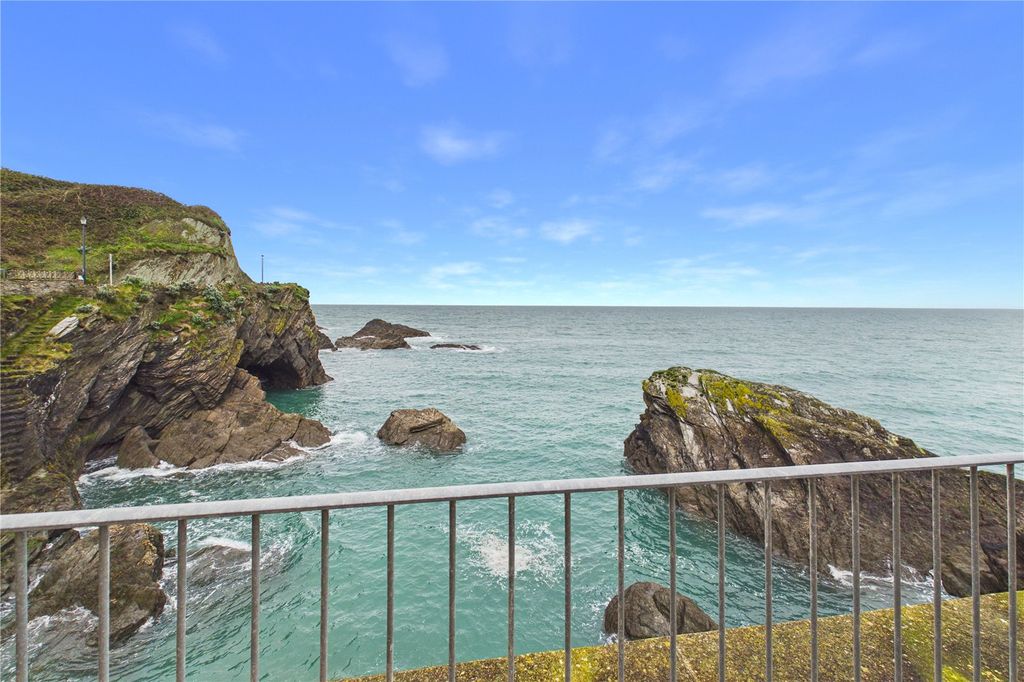 2 bed flat for saleCapstone Crescent, Ilfracombe, Devon EX34 photo 2