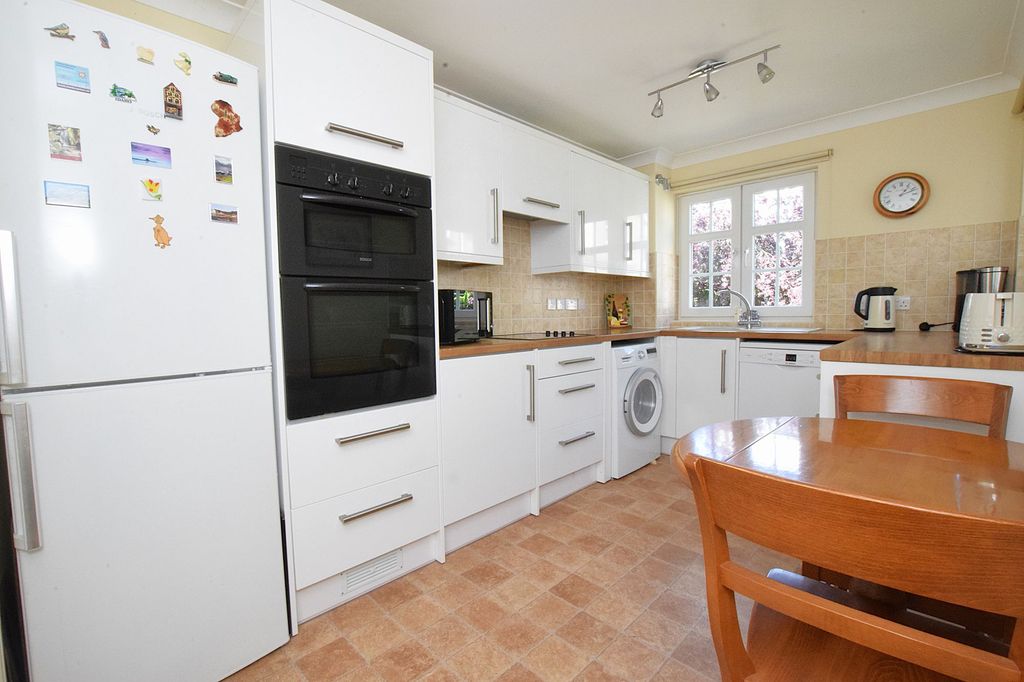 2 bed flat for saleChestnut Grove, Great Stukeley PE28 photo 2