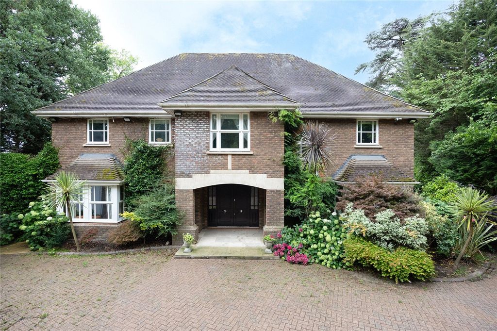 5 bed detached house for saleCarrington Close, Kingston Upon Thames, Surrey KT2 photo 2