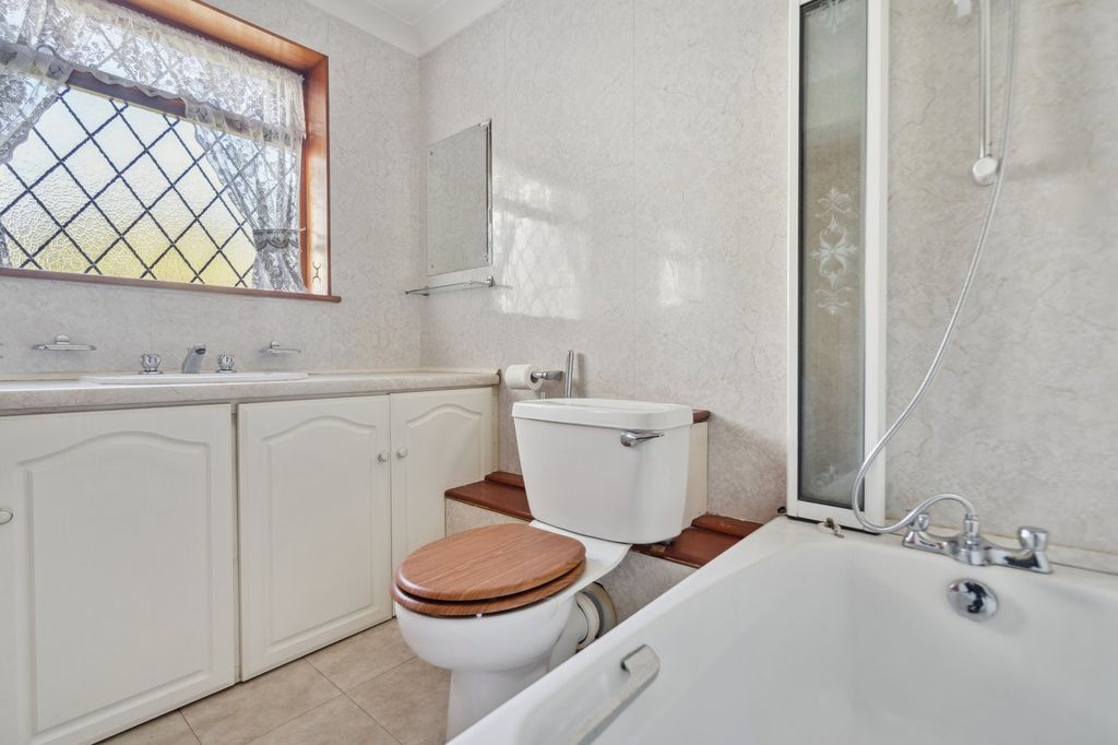 Additional image 20 of 5 bed detached house for saleNorwood Lane, Iver SL0