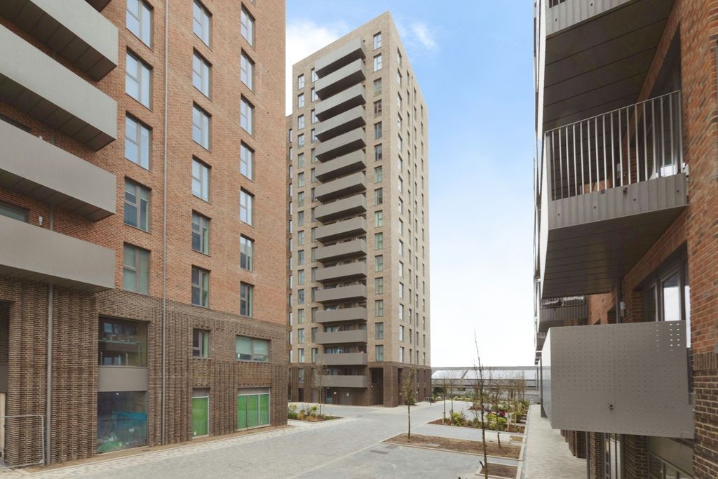 2 bed flat for saleTeal Road, Ilford, Essex IG3