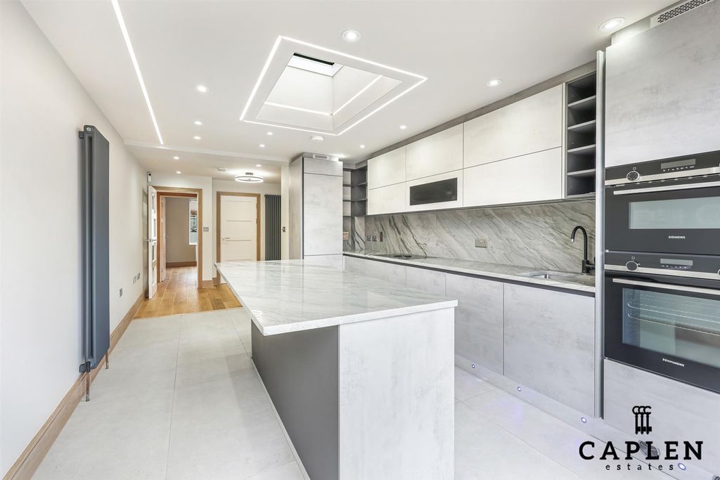 Additional image 4 of 2 bed flat for saleNew North Road, Ilford IG6