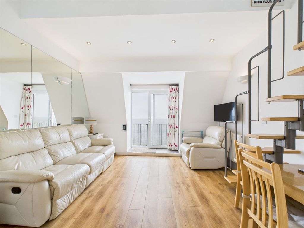 2 bed flat for saleCapstone Crescent, Ilfracombe EX34 photo 5