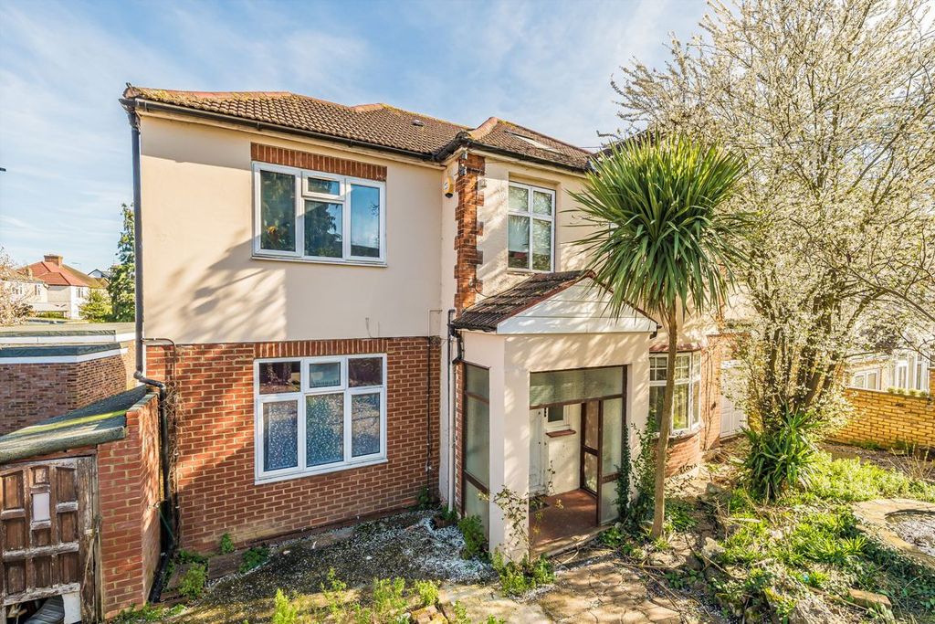 6 bed detached house for saleWood Lane, Isleworth TW7