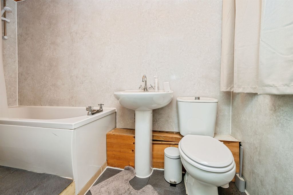 Additional image 18 of 6 bed detached house for saleHillgrove Crescent, Kidderminster DY10
