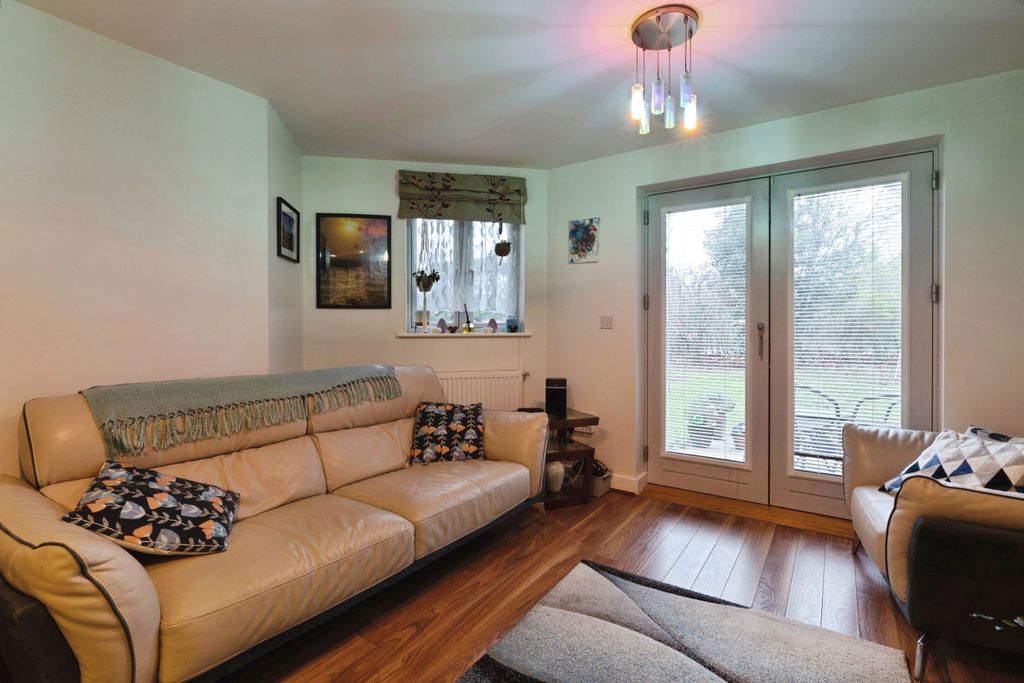 Additional image 10 of 2 bed flat for saleNew Mossford Way, Ilford IG6