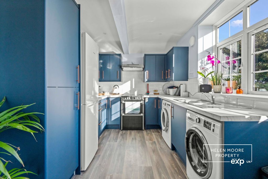 Additional image 5 of 3 bed penthouse for saleTremarran Court, Crescent Road, Ivybridge, Devon PL21