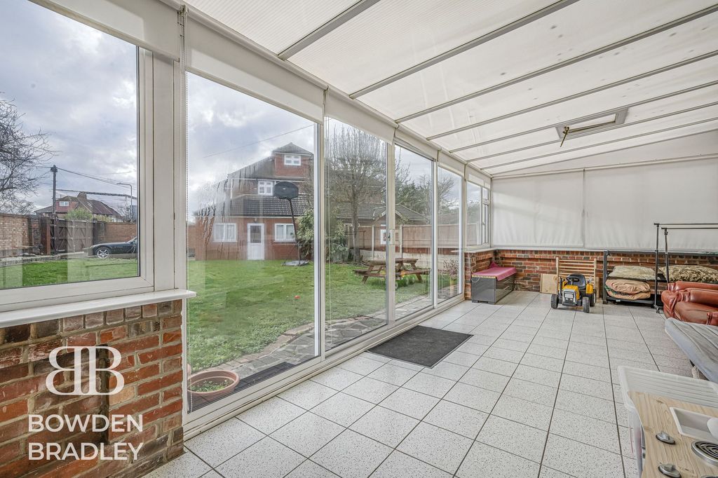 Additional image 11 of 5 bed property for saleAbbotswood Gardens, Clayhall IG5