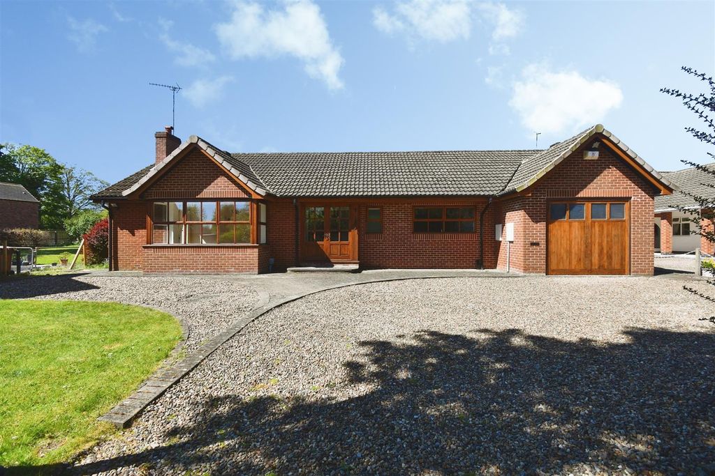 3 bed detached bungalow for saleBeverley Road, Anlaby, Hull HU10