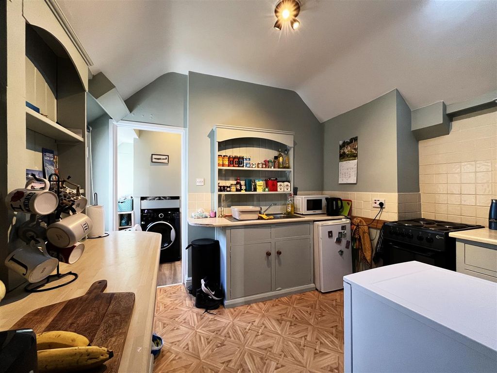 1 bed flat for saleThe Square, Kenilworth CV8