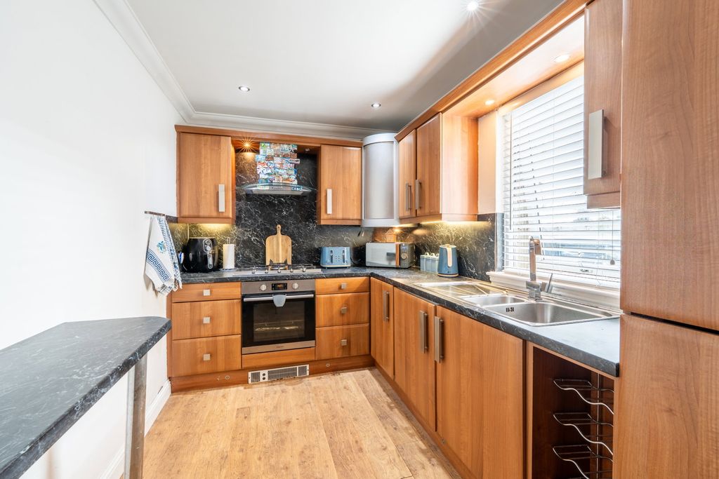 Additional image 12 of 2 bed flat for saleFactory Road, Kirkcaldy KY1