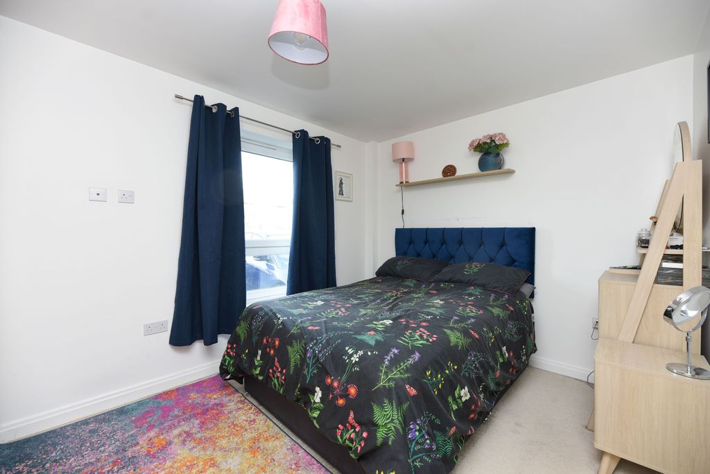 2 bed flat for saleBrookside, Park Square Brookside PE29 photo 5