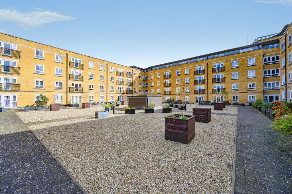 Additional image 16 of 2 bed flat for saleOvaltine Drive, Kings Langley WD4