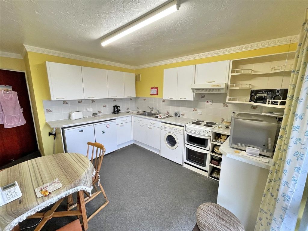 2 bed flat for saleNorthgate, Hunstanton PE36 photo 5