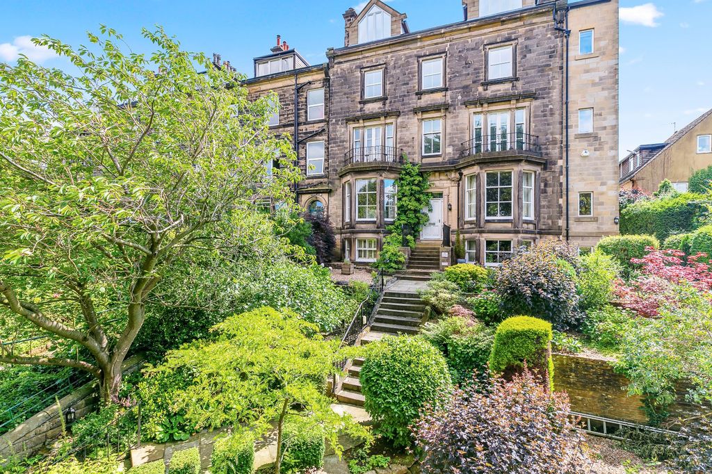 3 bed flat for saleCrossbeck Road, Ilkley, West Yorkshire LS29