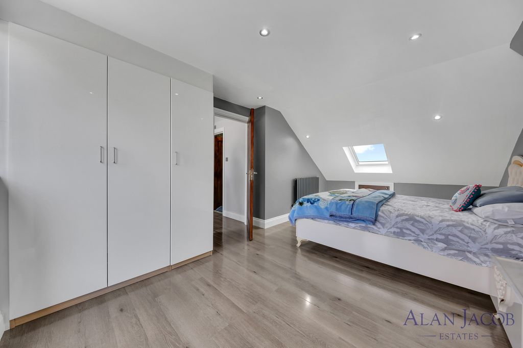 Additional image 4 of 5 bed bungalow for saleJerningham Avenue, Clayhall IG5