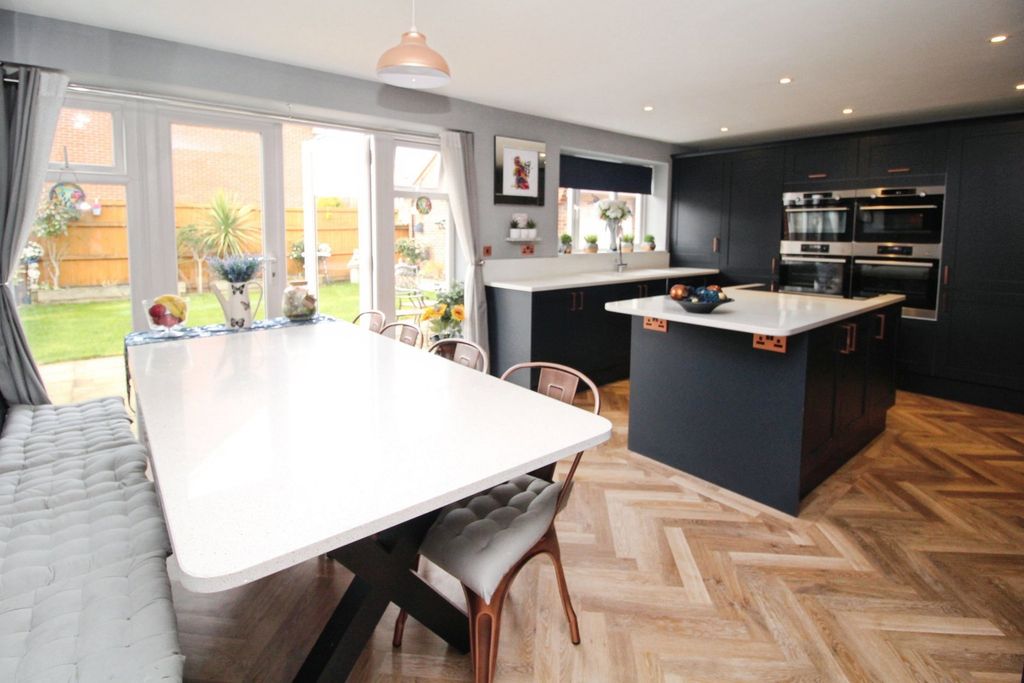 Additional image 9 of 5 bed detached house for saleCrosbie Grove, Silverwoods, Kidderminster DY11
