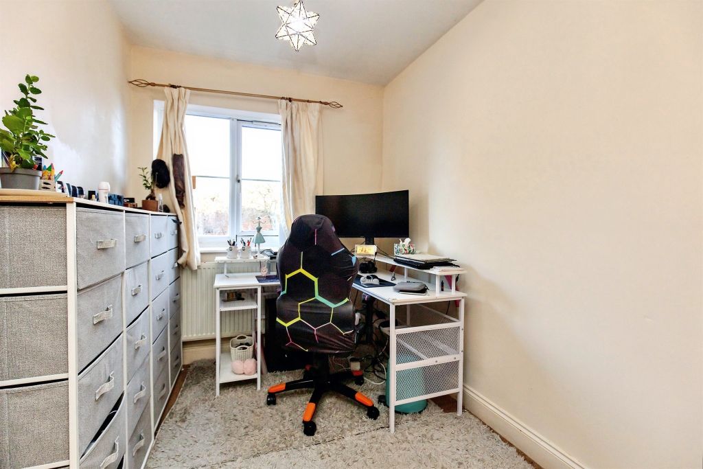 2 bed flat for saleLower Street, Kettering NN16 photo 5