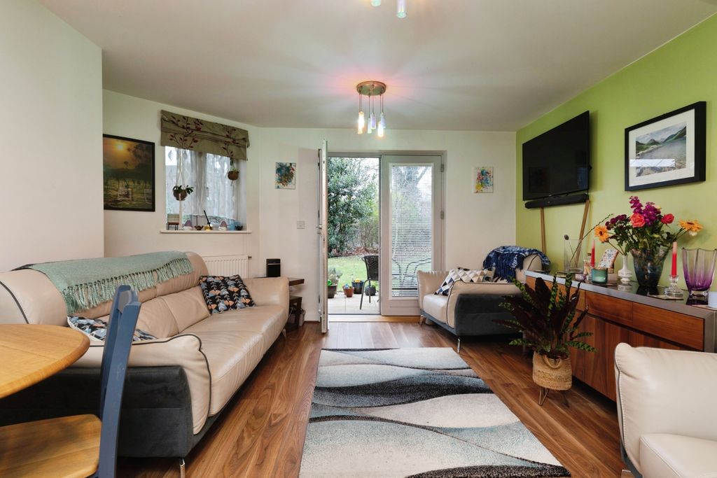 Additional image 4 of 2 bed flat for saleNew Mossford Way, Ilford IG6
