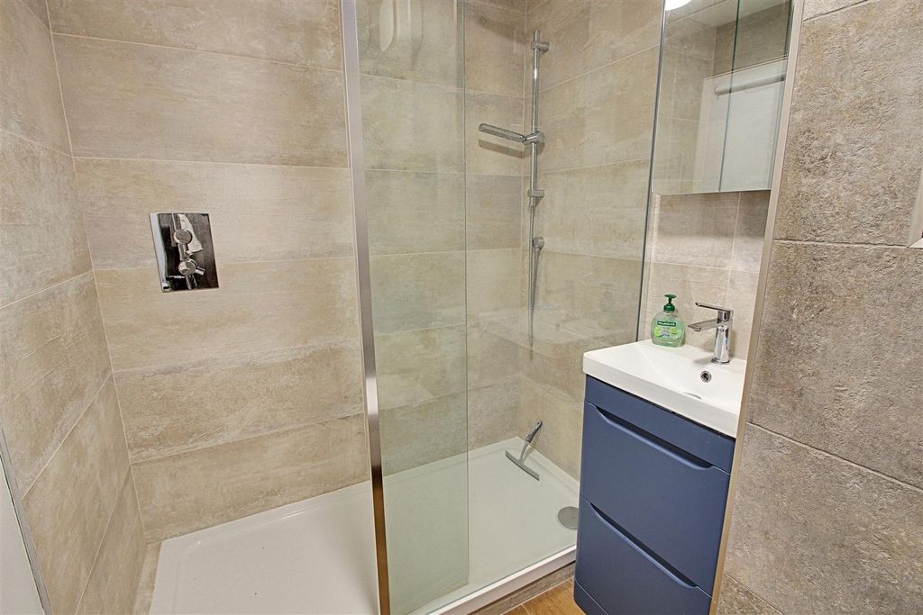 Additional image 13 of 2 bed flat for saleLakeview, Railway Terrace, Kings Langley WD4