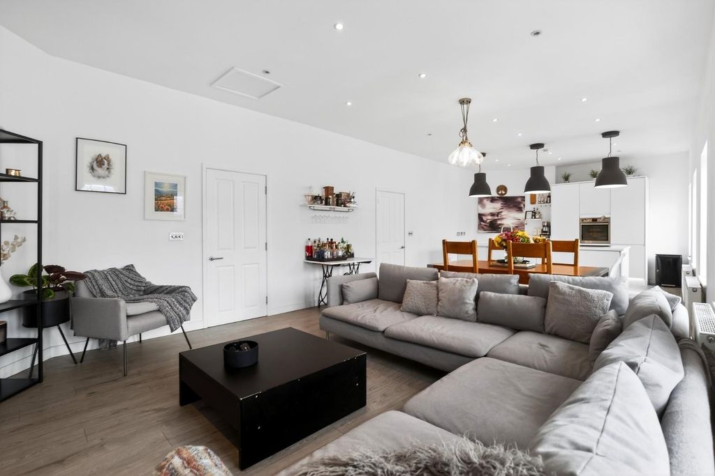 3 bed flat for saleCarlton House, High Street, Knaresborough HG5