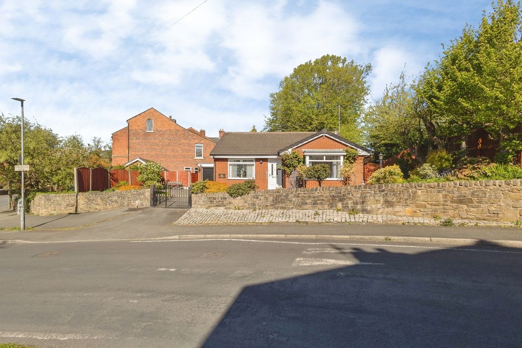3 bed detached house for saleBarmhouse Lane, Hyde, Cheshire SK14
