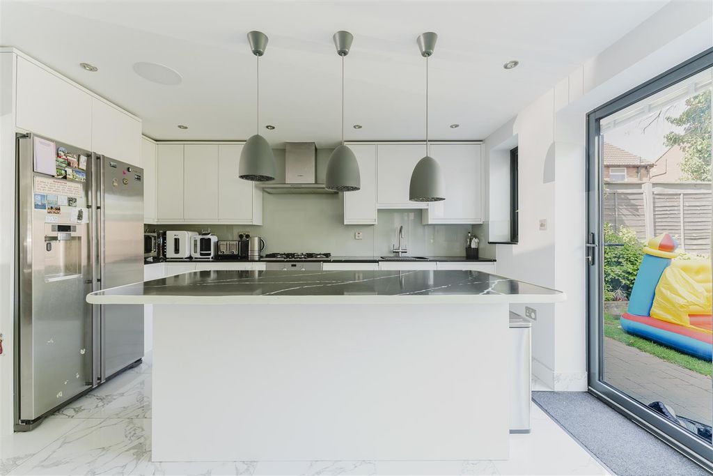 Additional image 5 of 5 bed semi-detached house for saleSt. Margarets Close, Iver SL0