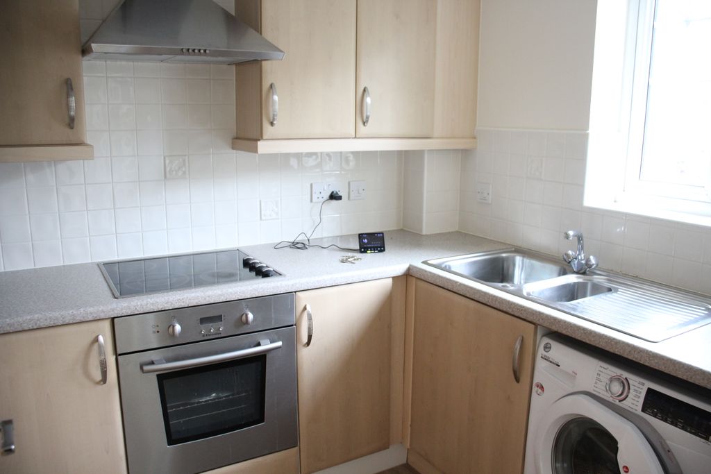 Additional image 2 of 2 bed flat for saleMeadowview, Hungerford RG17