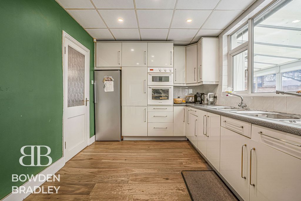 Additional image 7 of 5 bed property for saleAbbotswood Gardens, Clayhall IG5