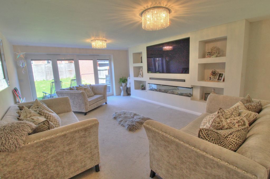 Additional image 8 of 5 bed detached house for saleVanneck Close, Kidderminster DY11
