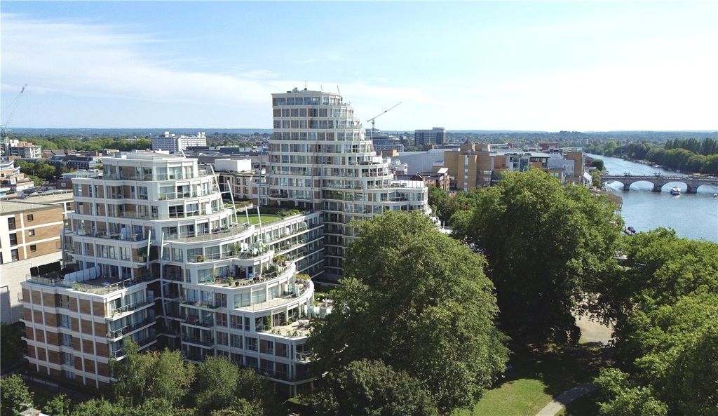 3 bed flat for saleHenry Macaulay Avenue, Kingston Upon Thames KT2