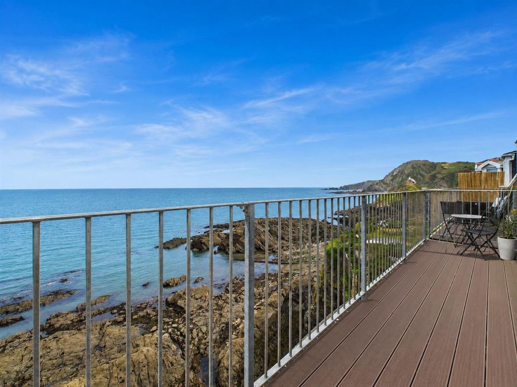 2 bed flat for saleCapstone Crescent, Ilfracombe EX34 photo 2