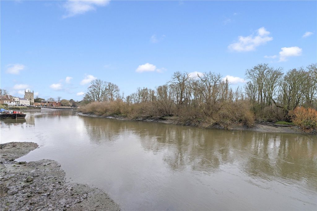 2 bed flat for saleLower Square, Isleworth TW7 photo 4