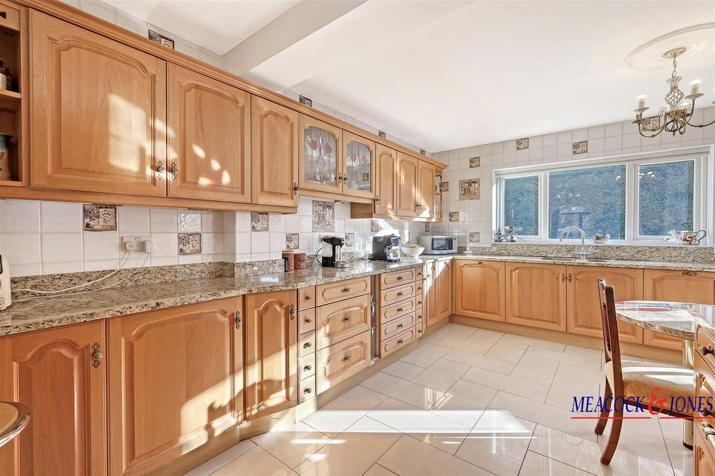 4 bed detached house for saleTor Bryan, Ingatestone, Essex CM4 photo 3