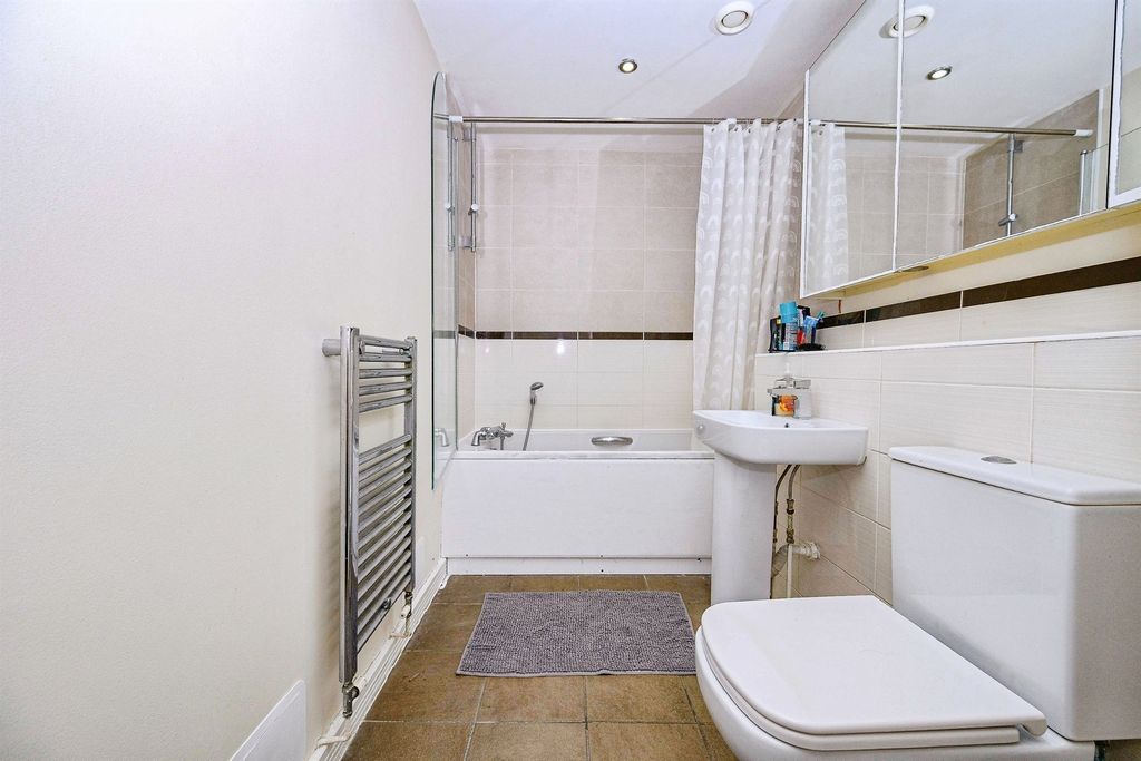 Additional image 3 of 2 bed flat for saleWharf Way, Hunton Bridge, Kings Langley WD4