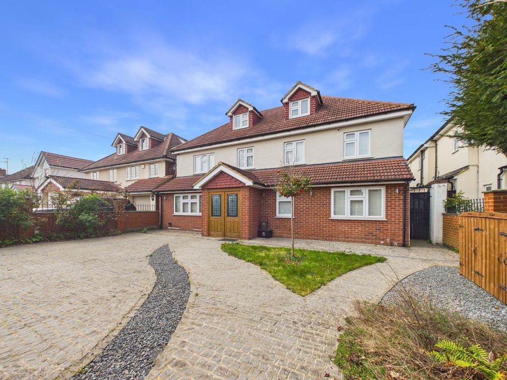 5 bed detached house for saleWellesley Avenue, Richings Park, Buckinghamshire SL0