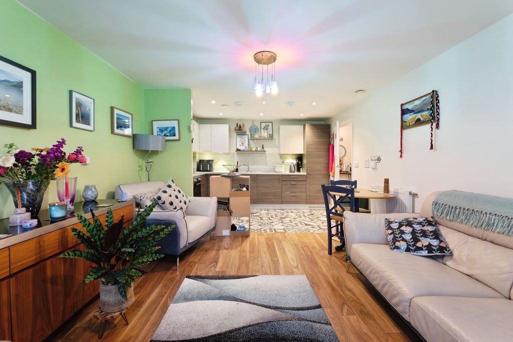 Additional image 7 of 2 bed flat for saleNew Mossford Way, Ilford IG6