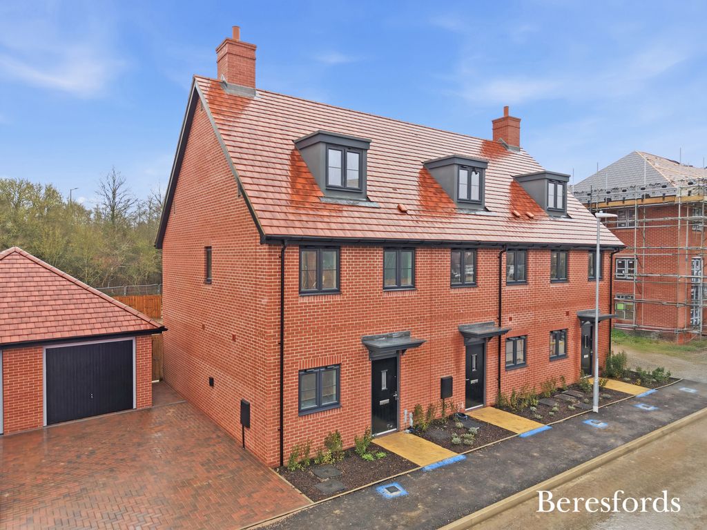 3 bed end terrace house for saleThe Hawthorn, Ingatestone Grove, Roman Road CM4