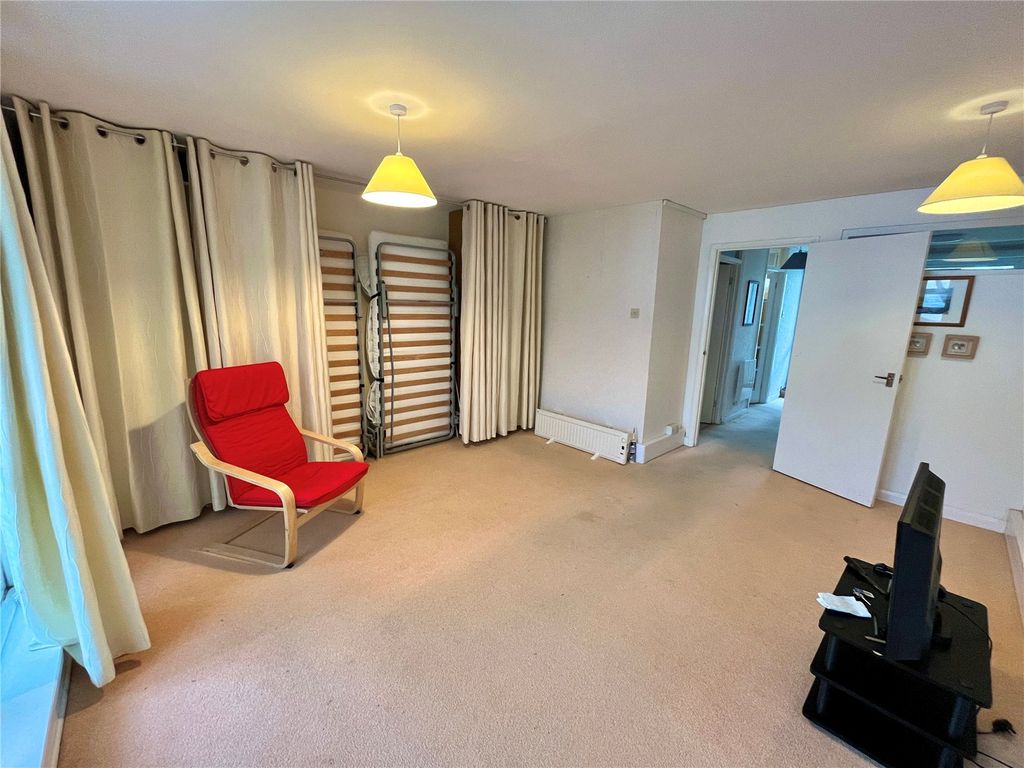 1 bed flat for saleCaptains Walk, Saundersfoot, Pembrokeshire SA69 photo 5