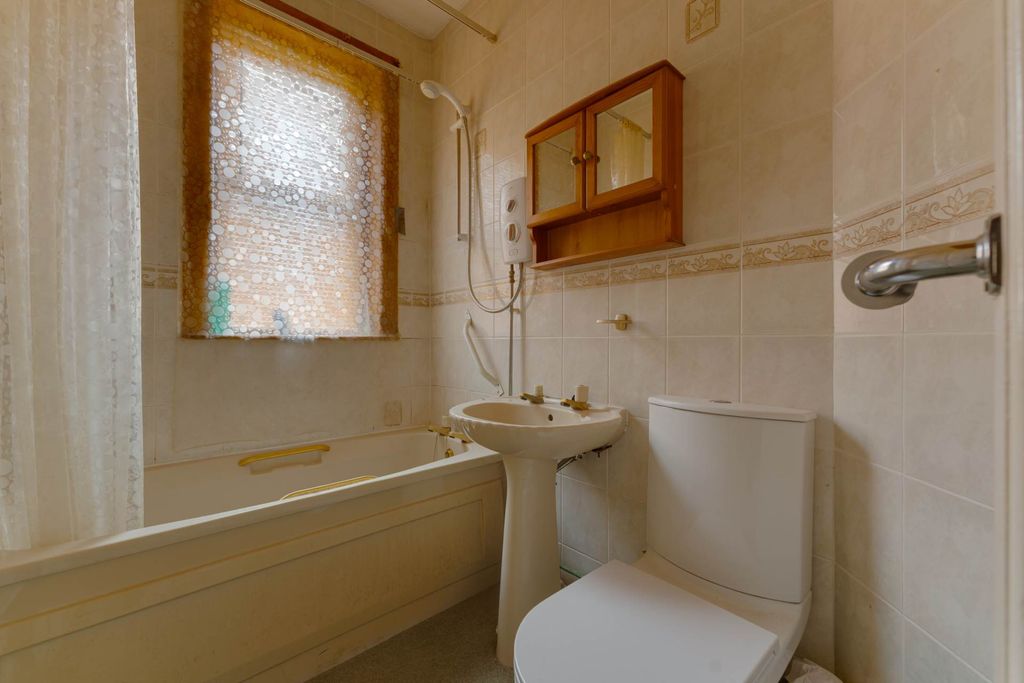 Additional image 9 of 2 bed flat for saleFinlaystone Road, Kilmacolm PA13