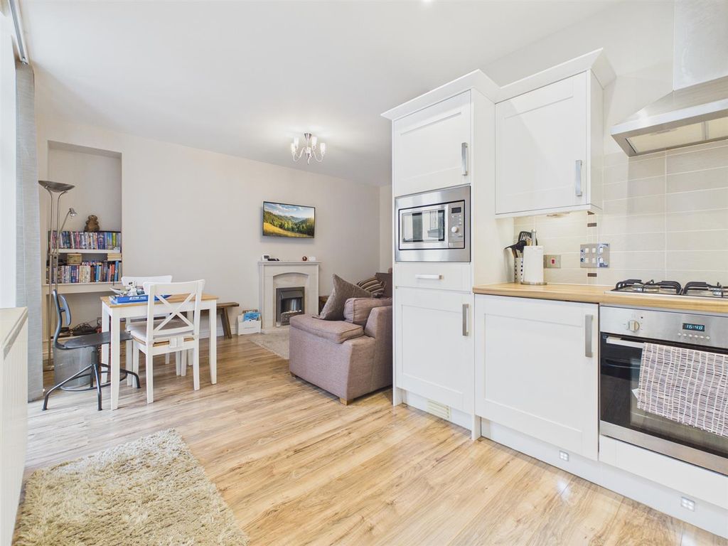 1 bed flat for saleSommers Crescent, Ilfracombe EX34 photo 2