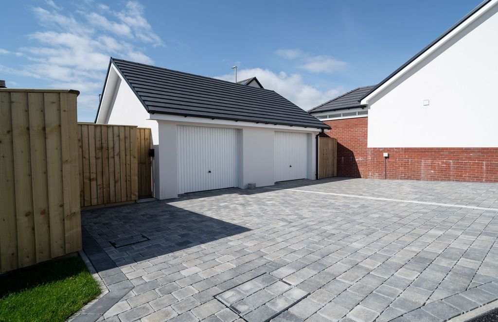 Additional image 30 of 3 bed detached bungalow for sale10-24 Llys Y Felin, Kidwelly SA17