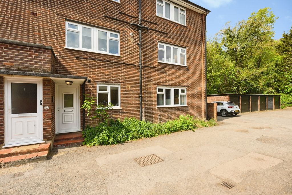 2 bed maisonette for saleHayes Lane, Kenley CR8
