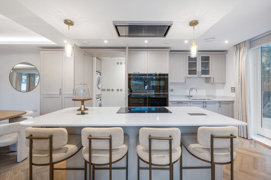 Additional image 3 of 3 bed flat for saleShalford Lodge, Kingston Hill, Kingston Upon Thames KT2