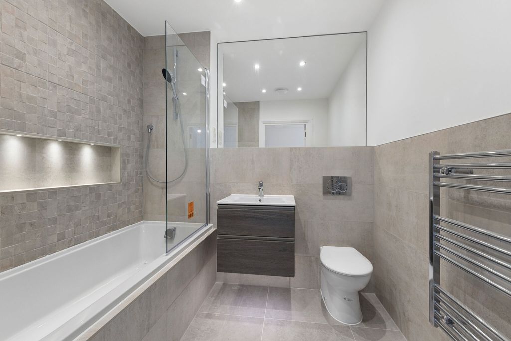 Additional image 7 of 3 bed flat for saleShalford Lodge, Kingston Hill, Kingston Upon Thames KT2