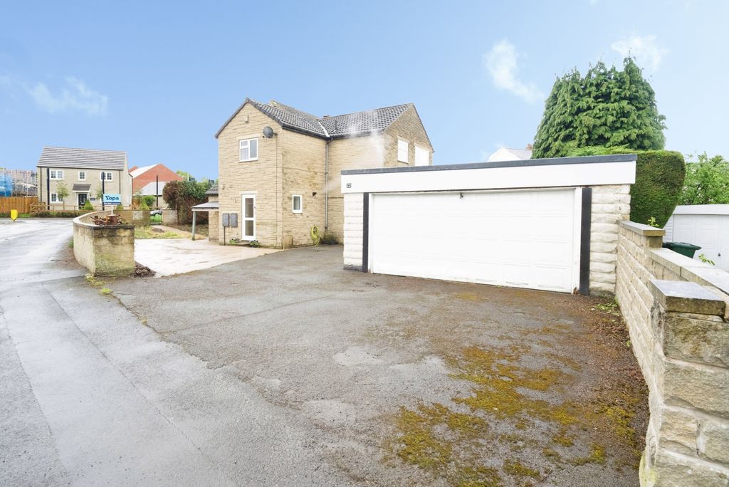 4 bed semi-detached house for saleCrossley Lane, Huddersfield HD5